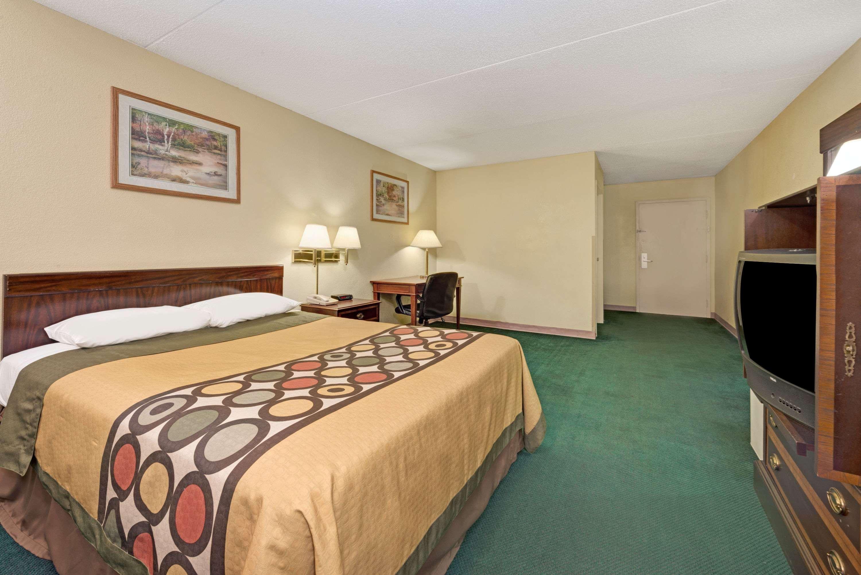 Super 8 By Wyndham Indianapolis South Motel Exterior photo
