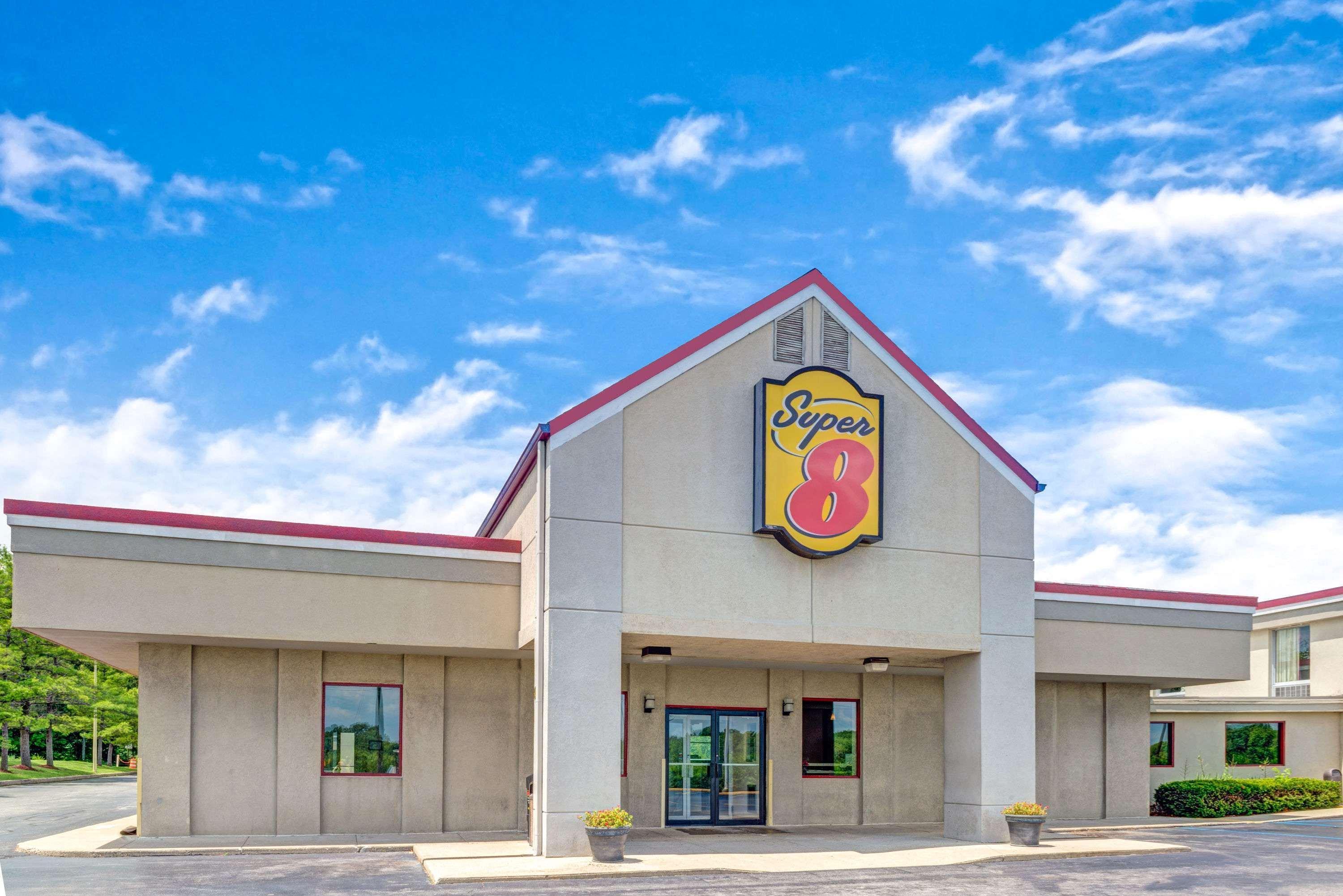 Super 8 By Wyndham Indianapolis South Motel Exterior photo