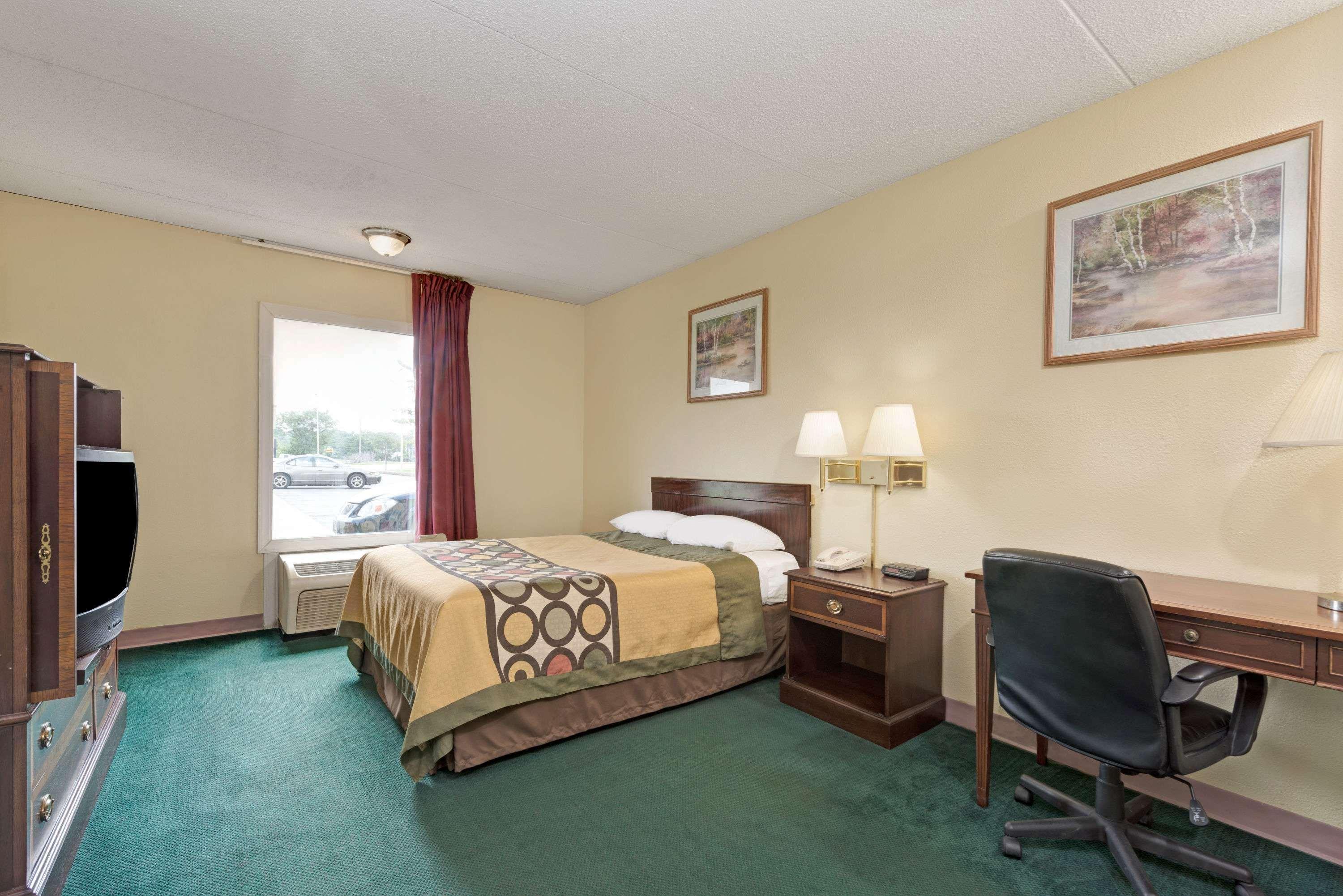 Super 8 By Wyndham Indianapolis South Motel Exterior photo